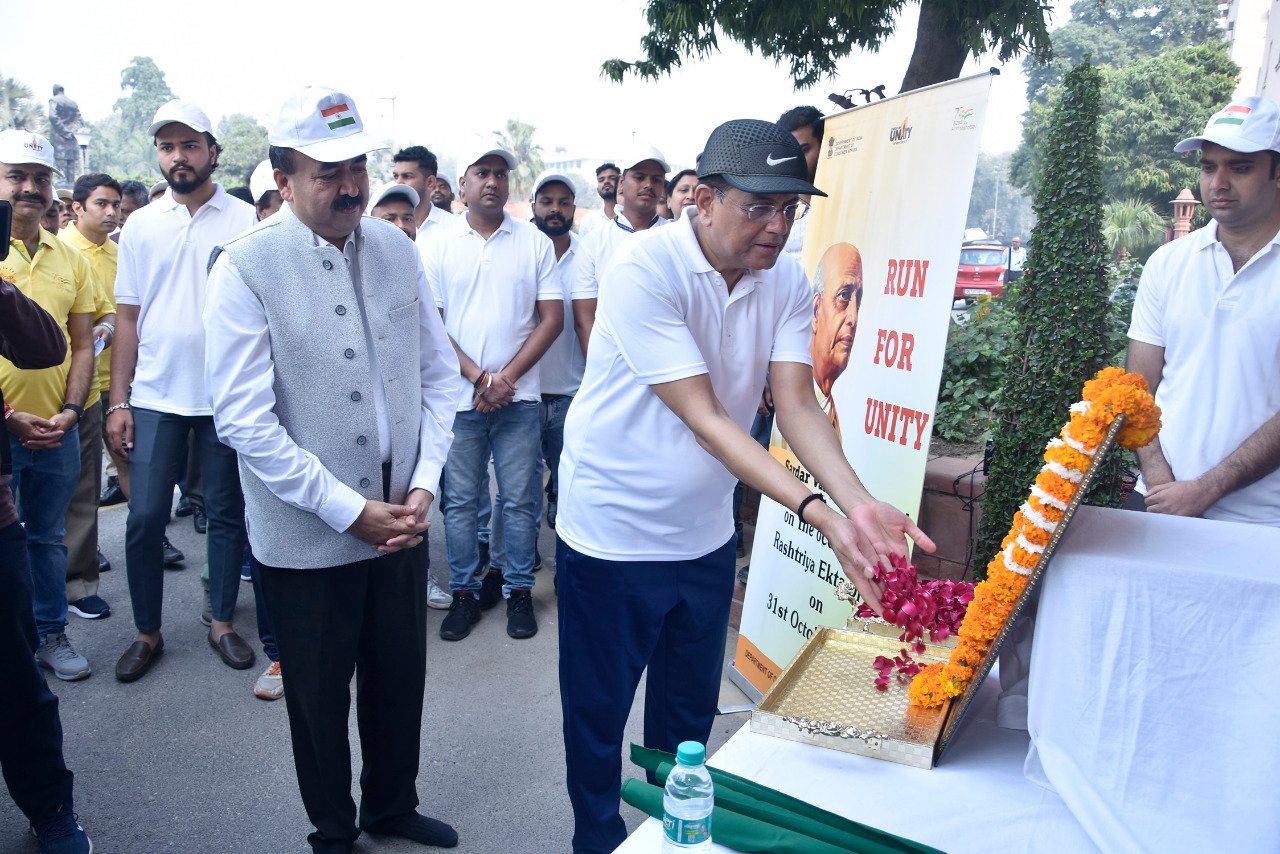 सरदार पटेल को पुष्पांजलि