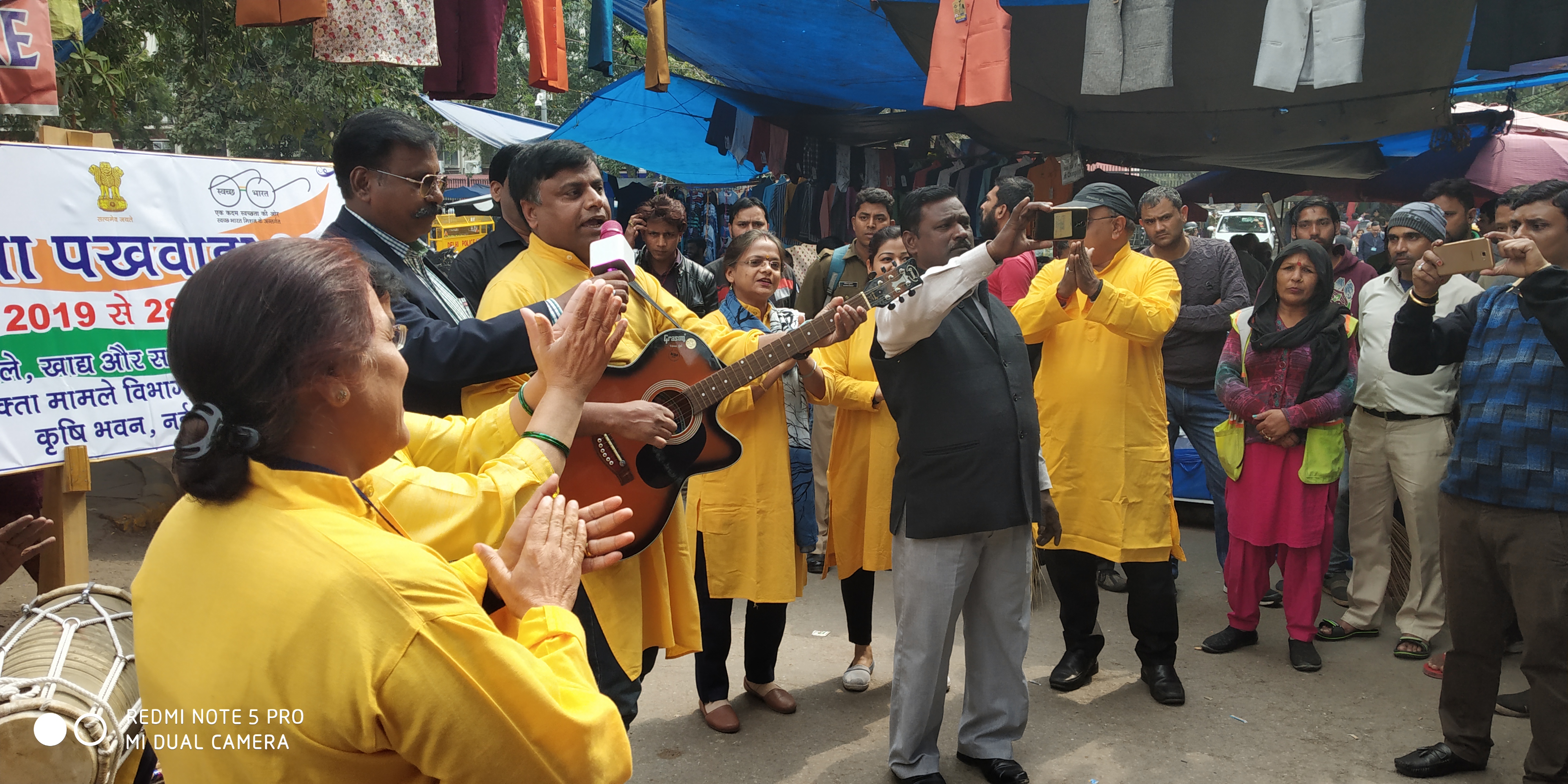 27 फरवरी 2019 को नई दिल्ली के कृषि भवन के सामने एनडीएमसी मार्केट में स्वछता पखवाड़ा के दौरान नुक्कड़ नाटक