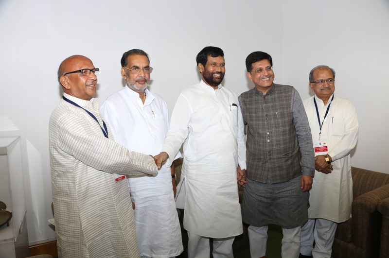राज्यों तथा संघ शासित क्षेत्रों के प्रभारी खाद्य एवं उपभोक्ता मामले मंत्रियों की दिनांक 7 जुलाई, 2015 को विज्ञान भवन, नई दिल्ली में हुई राष्ट्रीय परामर्शी बैठक का कार्यवृत्त राज्यों तथा संघ शासित क्षेत्रों के प्रभारी खाद्य एवं उपभोक्ता मामले मंत्रियों की दिनांक 7 जुलाई, 2015 को विज्ञान भवन, नई दिल्ली में हुई राष्ट्रीय परामर्शी बैठक का कार्यवृत्त