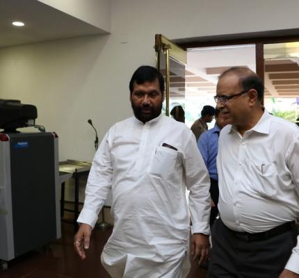  राज्‍यों तथा संघ शासित क्षेत्रों के प्रभारी खाद्य एवं उपभोक्‍ता मामले मंत्रियों की दिनांक 7 जुलाई, 2015 को विज्ञान भवन, नई दिल्‍ली में हुई राष्‍ट्रीय परामर्शी बैठक का कार्यवृत्‍त	