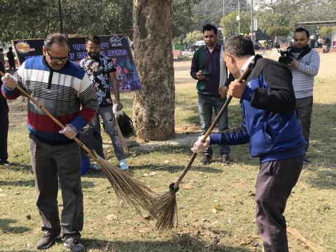 "स्वच्छ पखवाड़ा " के दौरान बोट क्लब में श्रमदान 