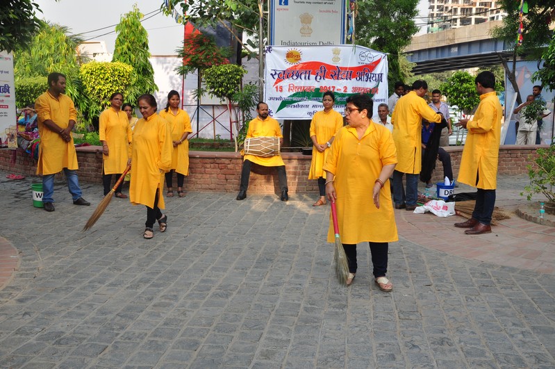 “Nukkad Natak” on “Swachhata Hi Sewa” “Nukkad Natak” on “Swachhata Hi Sewa”