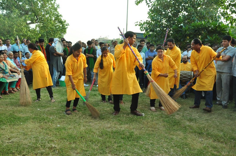 “Nukkad Natak” on “Swachhata Hi Sewa” “Nukkad Natak” on “Swachhata Hi Sewa”
